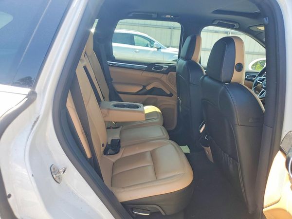 2016 PORSCHE CAYENNE