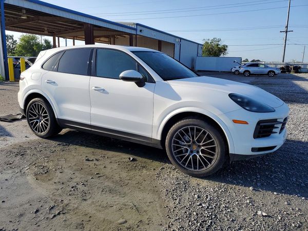 2019 PORSCHE CAYENNE