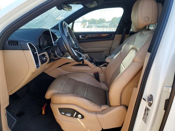2019 PORSCHE CAYENNE
