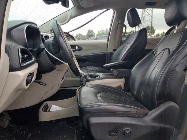 2020 CHRYSLER PACIFICA Limited — DENT
