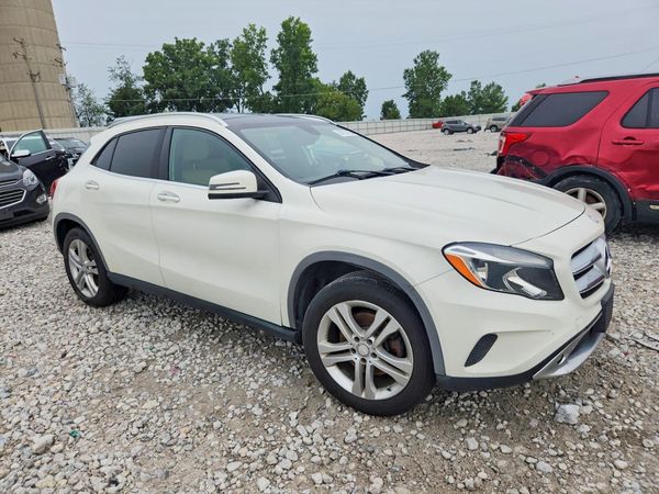 2015 MERCEDES-BENZ GLA-CLASS GLA250 — Passenger 3/4