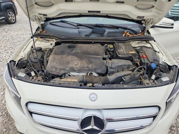 2015 MERCEDES-BENZ GLA-CLASS GLA250 — Engine bay