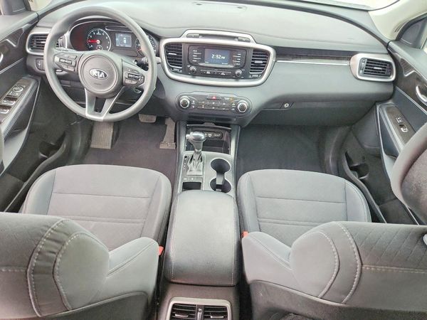 2016 KIA SORENTO L / LX