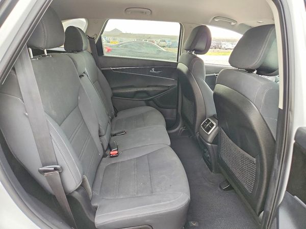 2016 KIA SORENTO L / LX