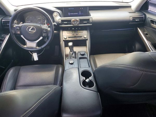 2017 LEXUS IS 200t