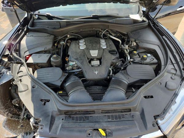 2017 MASERATI LEVANTE — Engine bay