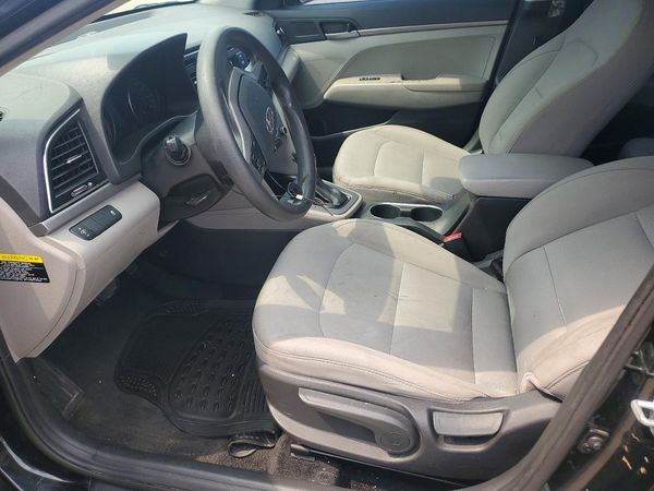 2017 HYUNDAI ELANTRA SE Base — DENT