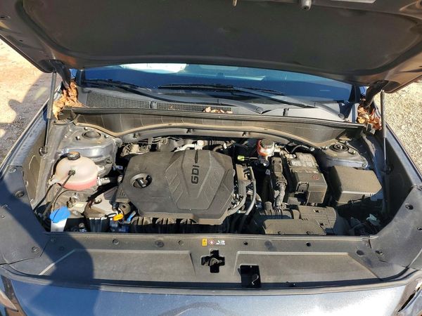 2022 HYUNDAI SANTA FE SEL — Engine bay