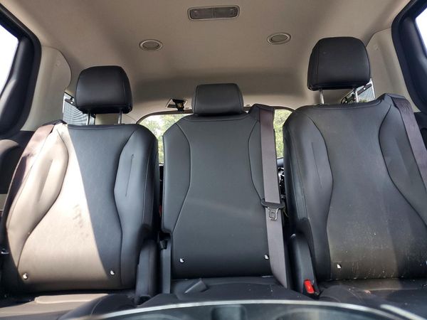 2022 KIA CARNIVAL EX