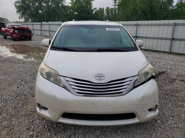 2013 TOYOTA SIENNA
