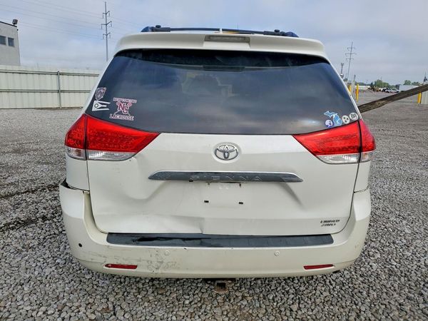 2013 TOYOTA SIENNA