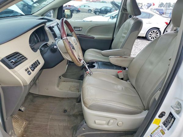 2013 TOYOTA SIENNA