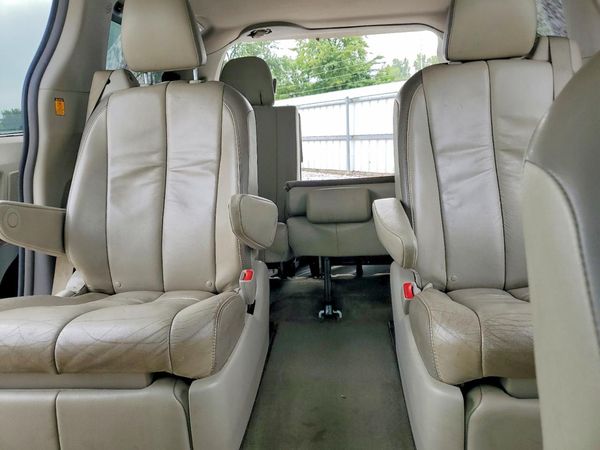 2013 TOYOTA SIENNA