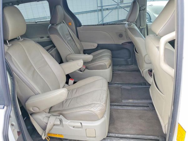 2013 TOYOTA SIENNA