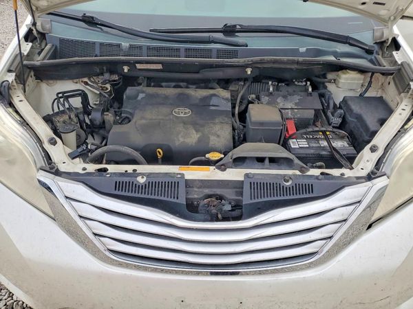 2013 TOYOTA SIENNA
