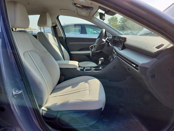 2025 HYUNDAI SONATA SE
