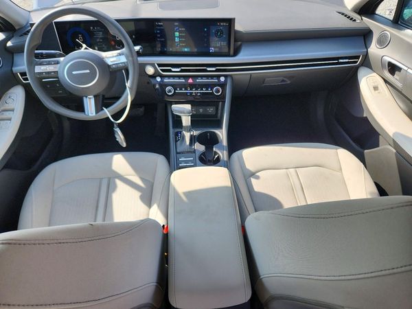 2025 HYUNDAI SONATA SE