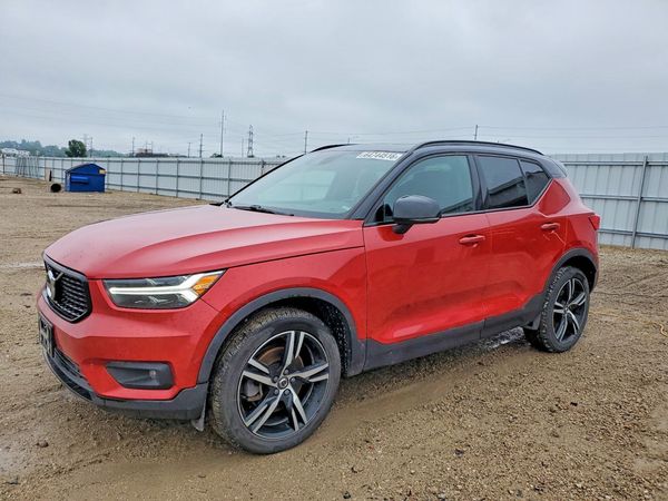 2020 VOLVO XC40