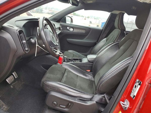 2020 VOLVO XC40 R-Design