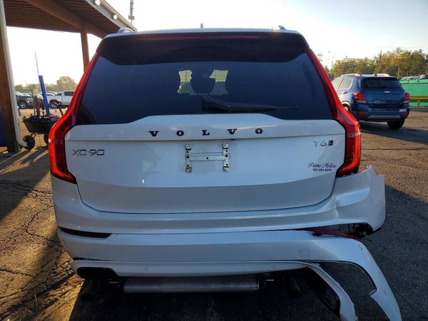 2017 VOLVO XC90