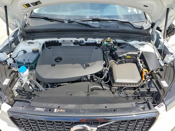 2026 VOLVO XC40