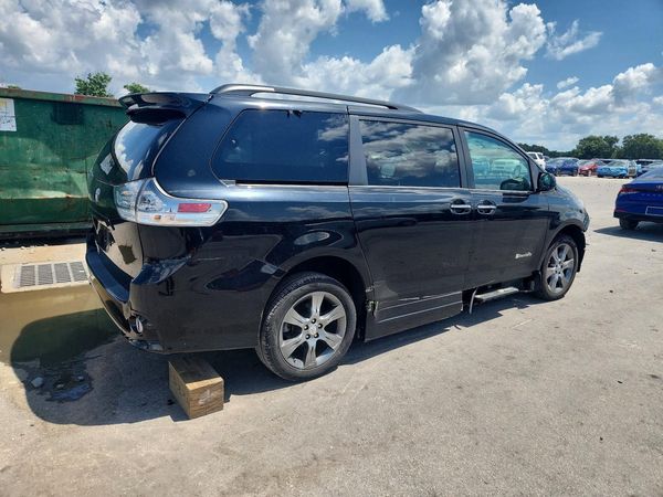 2015 TOYOTA SIENNA