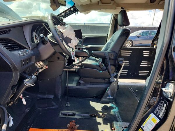 2015 TOYOTA SIENNA