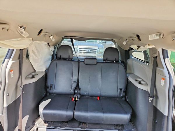2015 TOYOTA SIENNA