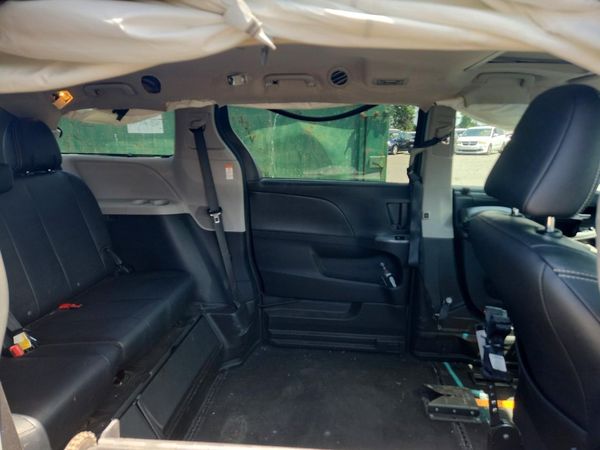 2015 TOYOTA SIENNA