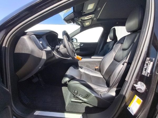 2024 VOLVO XC60 Ultimate Black Edition