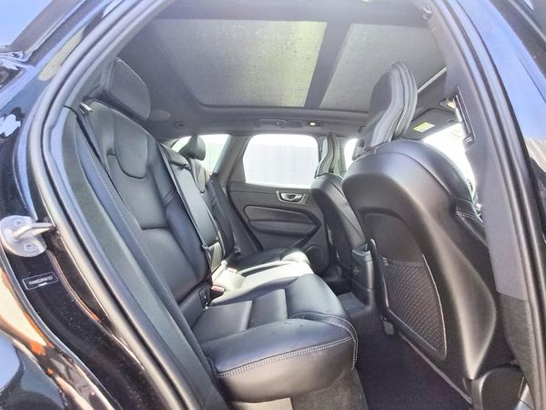 2024 VOLVO XC60 Ultimate Black Edition