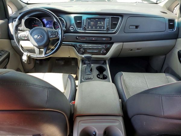 2017 KIA SEDONA LX