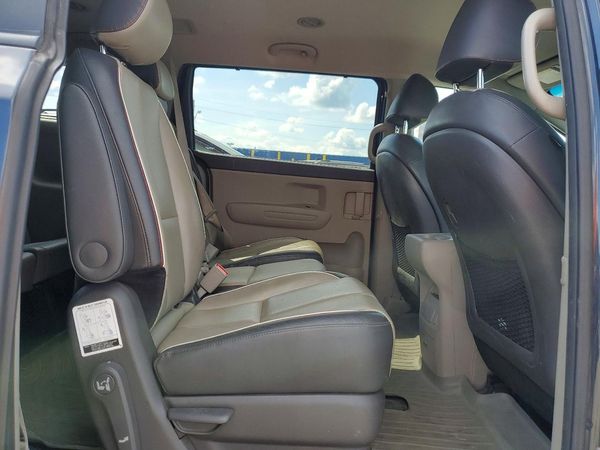 2017 KIA SEDONA LX