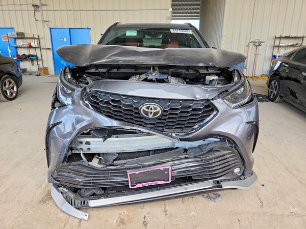 2021 TOYOTA HIGHLANDER XSE Nav & JBL