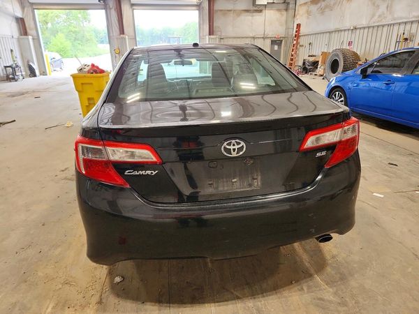 2014 TOYOTA CAMRY
