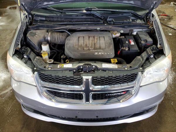2013 DODGE CARAVAN Crew — Engine bay