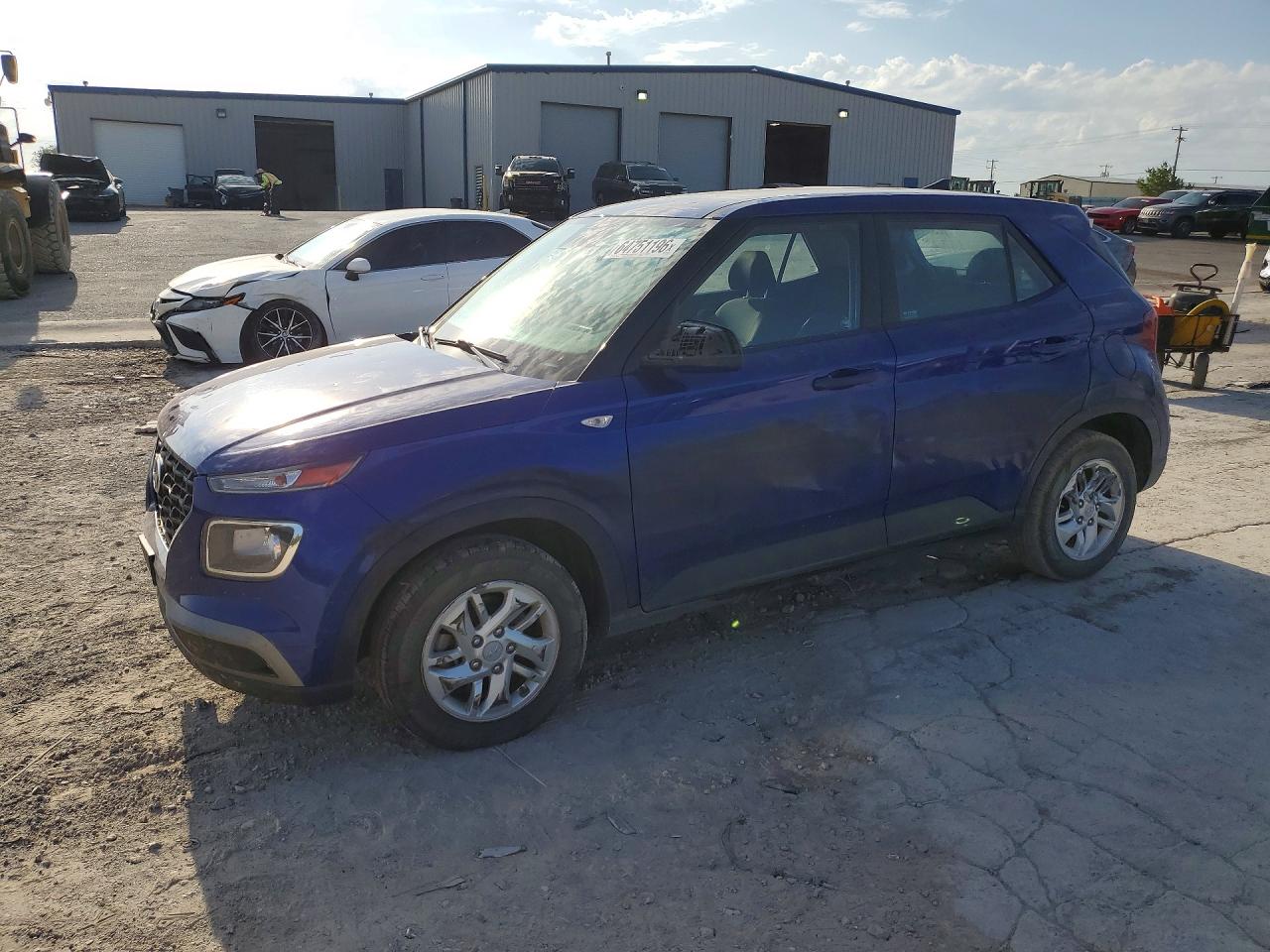 2021 HYUNDAI VENUE SE — Front 3/4