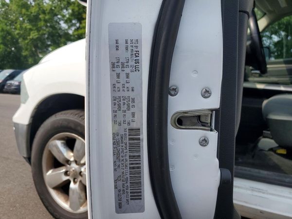 2017 RAM 1500 SLT