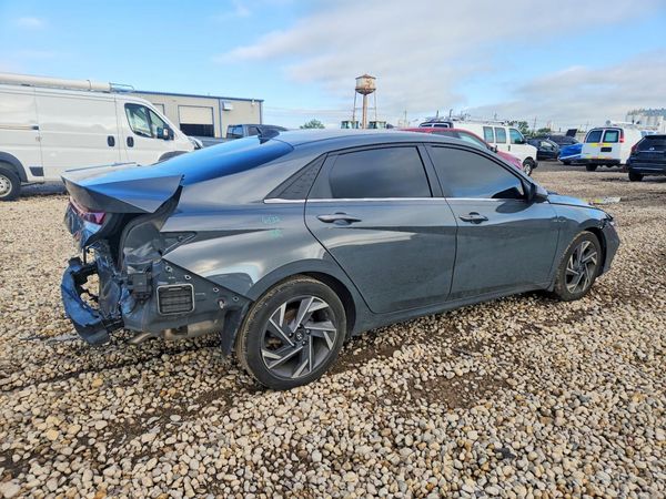 2024 HYUNDAI ELANTRA