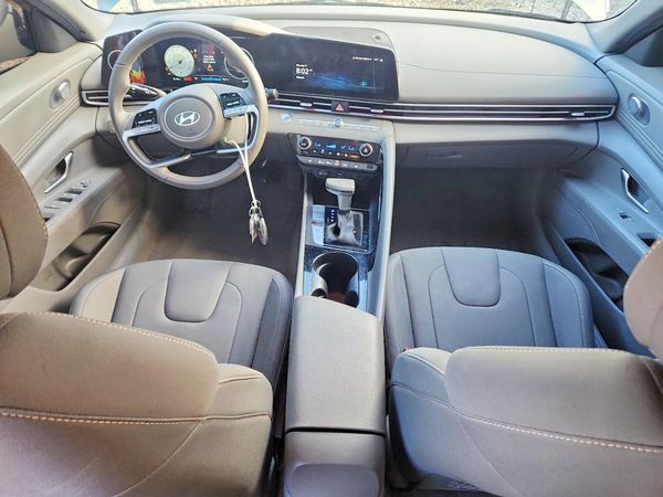 2024 HYUNDAI ELANTRA