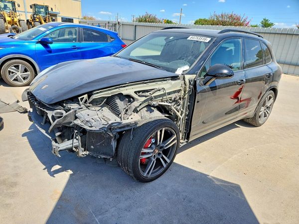 2014 PORSCHE CAYENNE