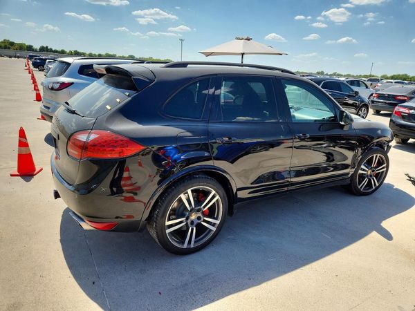 2014 PORSCHE CAYENNE