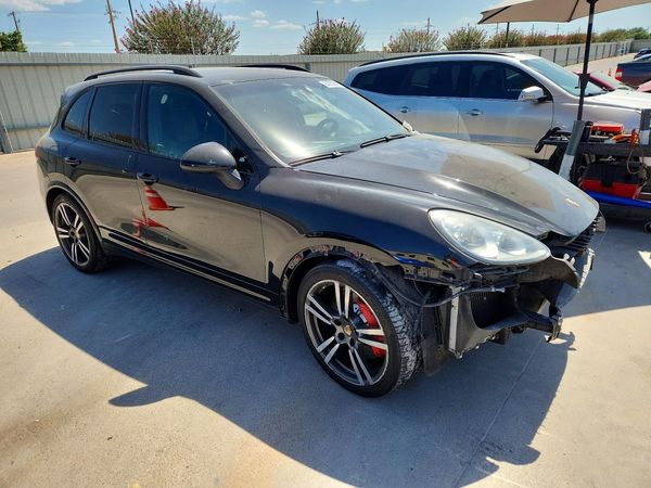 2014 PORSCHE CAYENNE