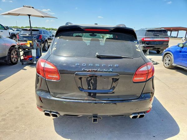 2014 PORSCHE CAYENNE