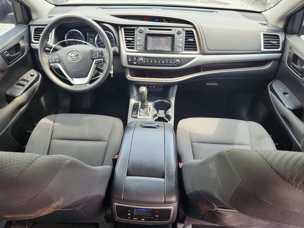 2019 TOYOTA HIGHLANDER LE/LE Plus