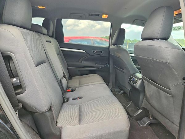 2019 TOYOTA HIGHLANDER LE/LE Plus