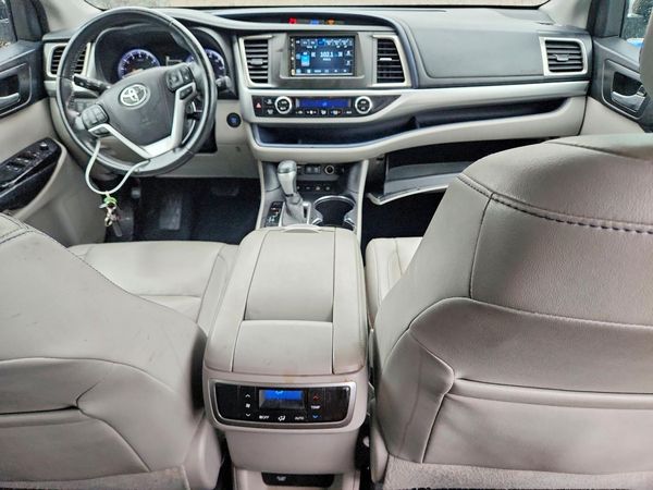 2017 TOYOTA HIGHLANDER SE/XLE