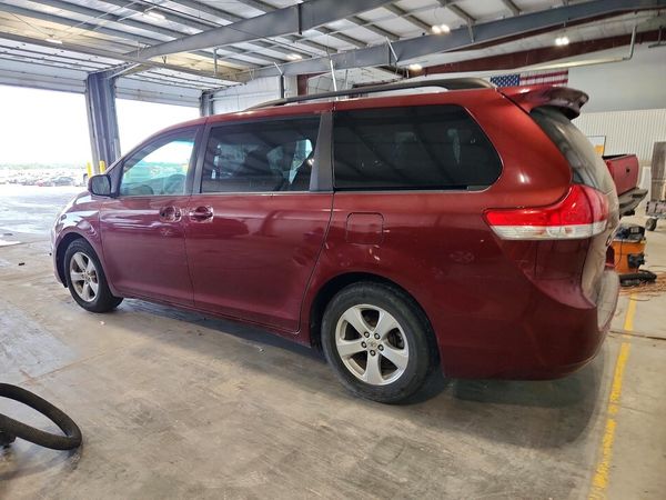 2012 TOYOTA SIENNA