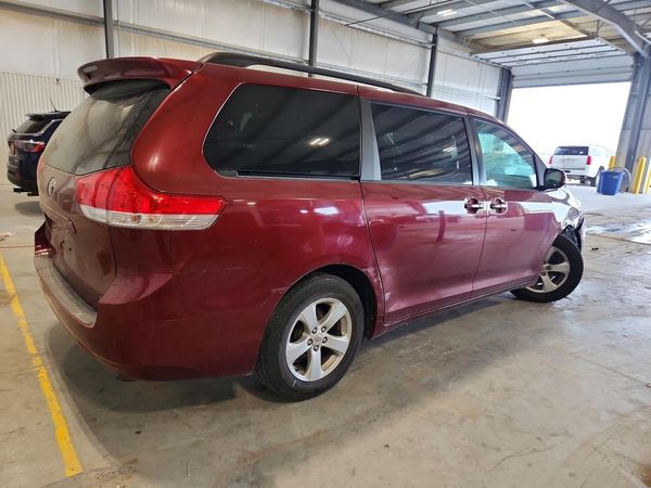 2012 TOYOTA SIENNA