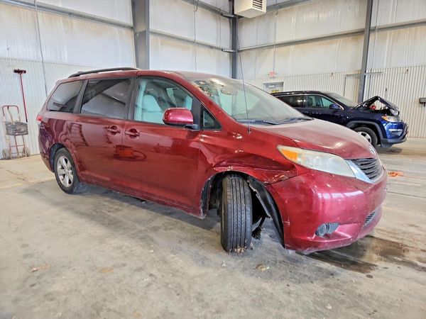 2012 TOYOTA SIENNA